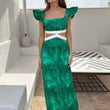 Cargar imagen en el visor de la galería, Imagen del Vestido Ainara Verde, con cut outs laterales a la altura de la cintura, volantes en los hombros y cierre con nudo y cremallera invisible en la espalda