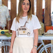 Cargar imagen en el visor de la galería, Camiseta jirafa coche