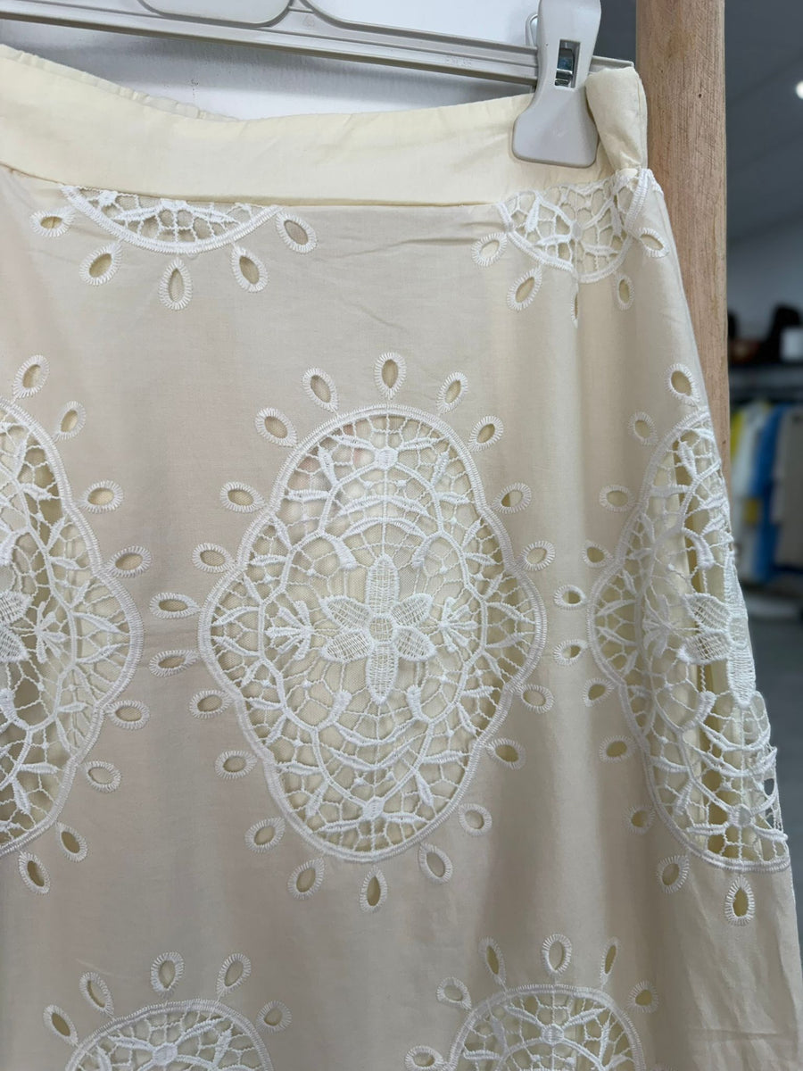 Falda bordada beige thj