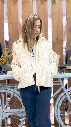 Chaqueta cropped beige