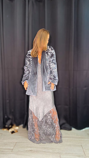 kimono de terciopelo gris