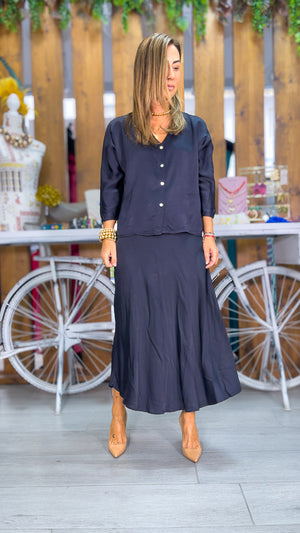 Falda satinada azul marino