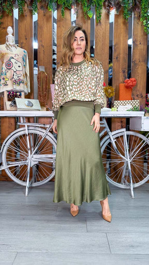 Falda satinada verde
