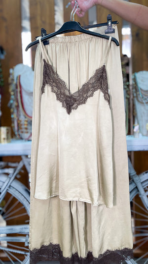 Conjunto satinado puntilla
