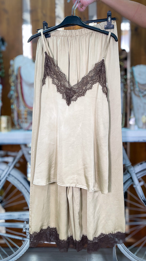 Conjunto satinado puntilla