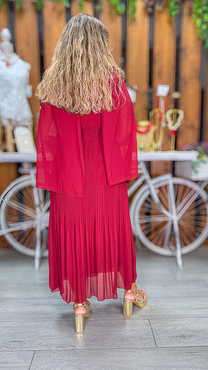 Vestido plisado capa