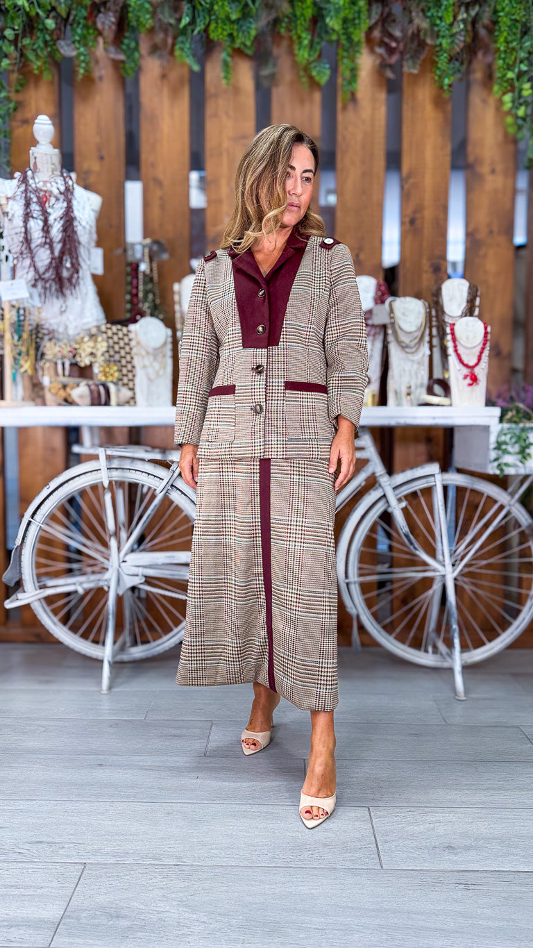 Traje combinado burdeos