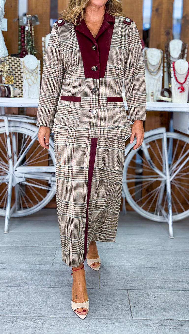 Traje combinado burdeos