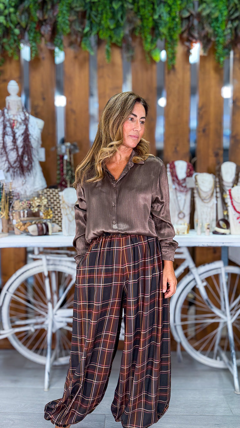Camisa marrón satinada