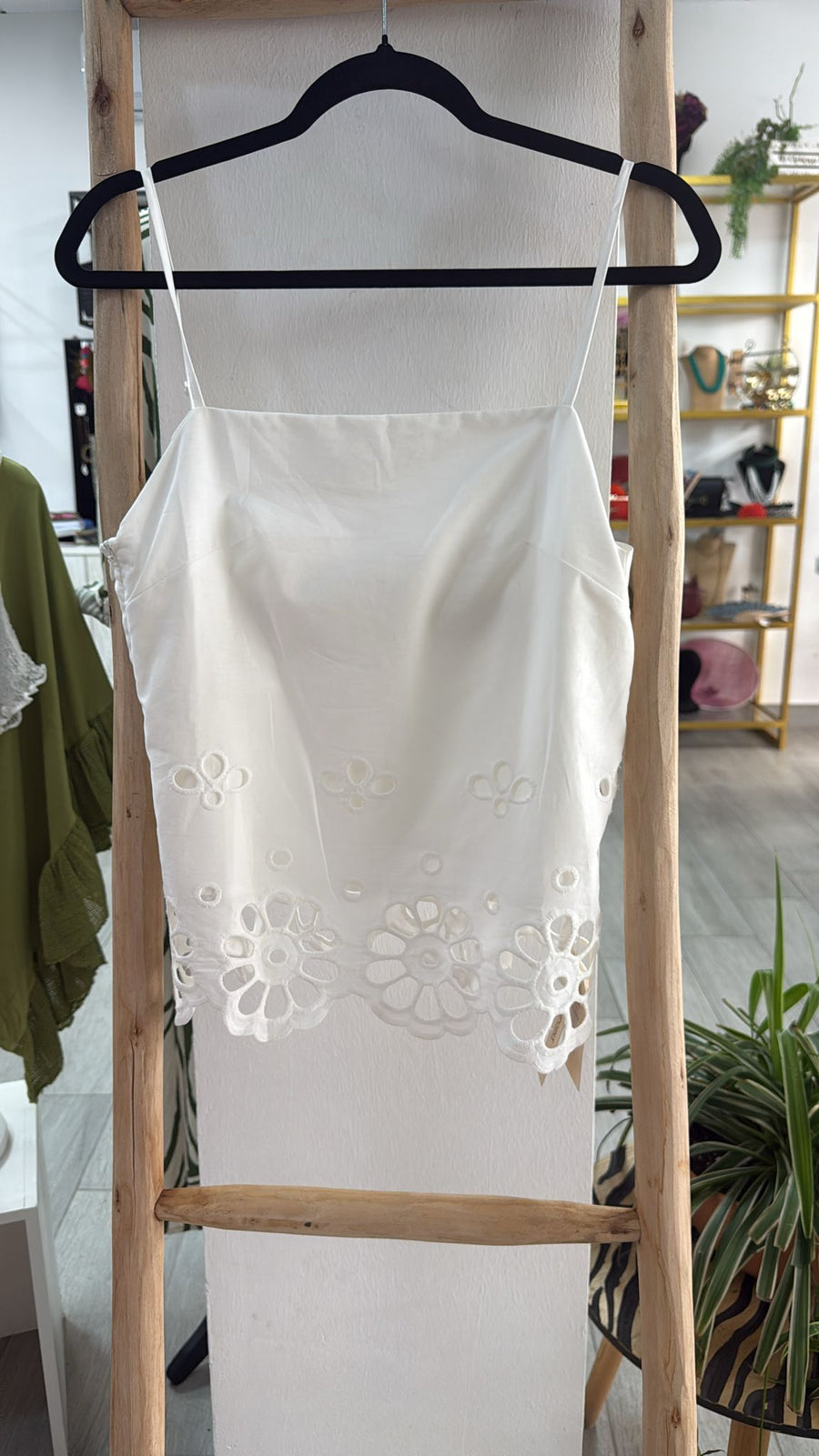 Blusa perforada tirantes