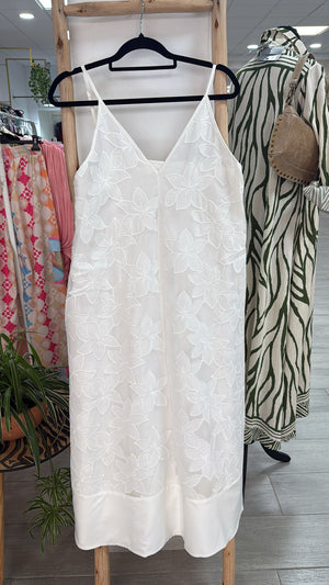 Vestido blanco troquelado