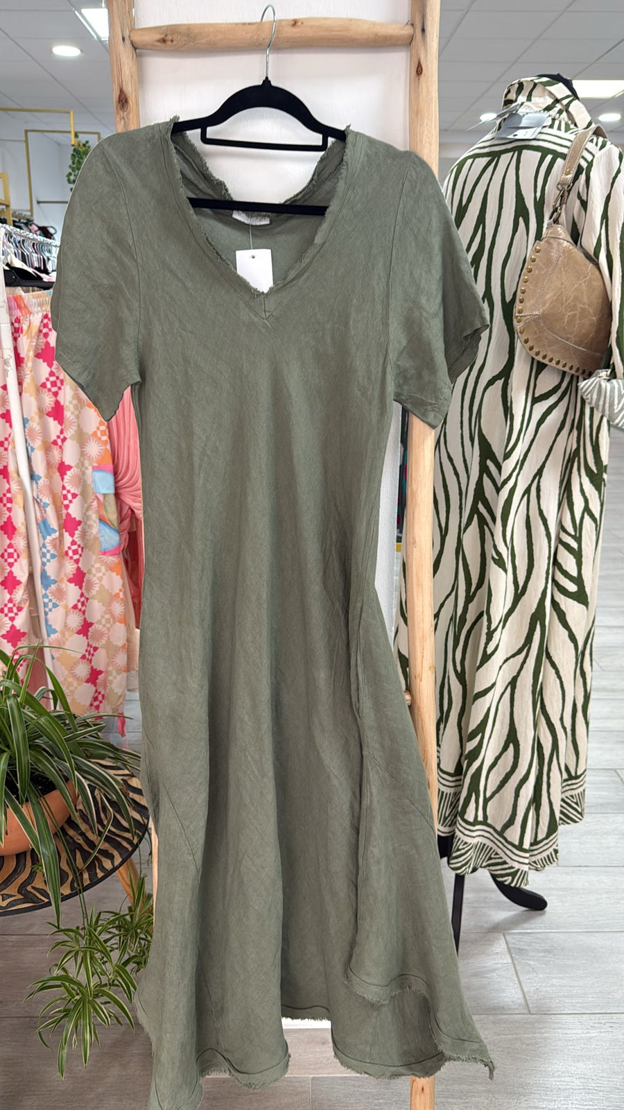 Vestido cuello pico lino