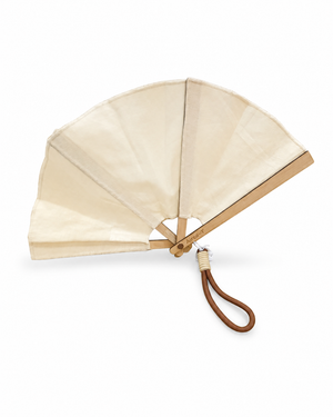 Abanico de lino beige con varillas de madera