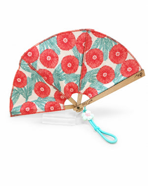 Abanico de lino con flores rojas y varillas de madera