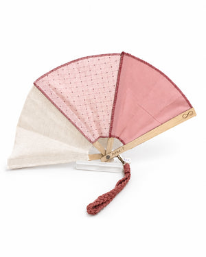 Abanico de lino rosa combinado con varillas de madera