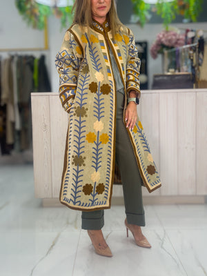 Abrigo Bordado color verde - look completo