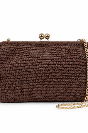 Bolso de rafia marrón con cadena dorada