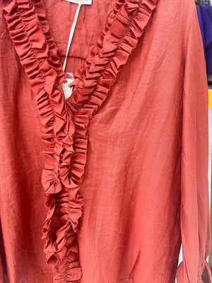 Camisa con Volantitos color caldera - detalle frontal