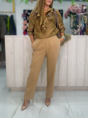 Camisa Volantes Camel - detalle frontal