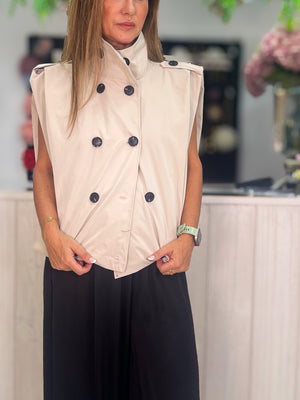 Chaleco Trench color beige - vista frontal