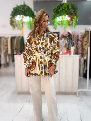 Chaqueta Bordada Floral - vista con cinturón