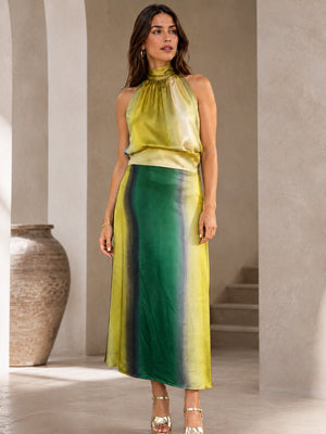 Conjunto Esmeralda satinado verde para invitada