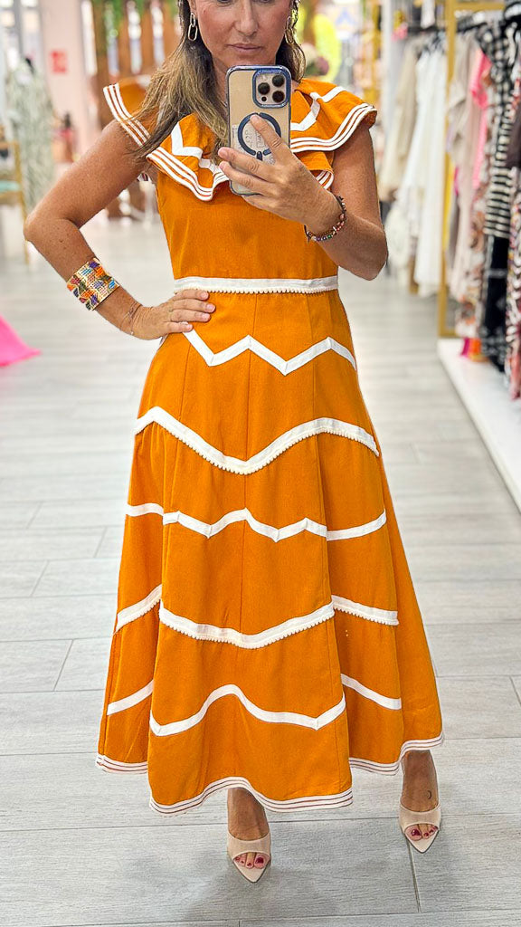 Vestido naranja volante