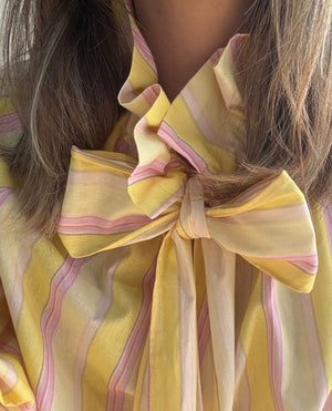 Camisa amarilla rallas