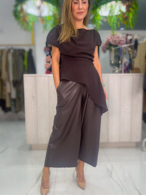 Top Marrón Asimétrico - look completo